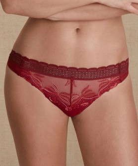 String SIMONE PERELE KISS MILLESIME